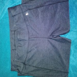 Danskin Now Gray Workout Capri Fitted